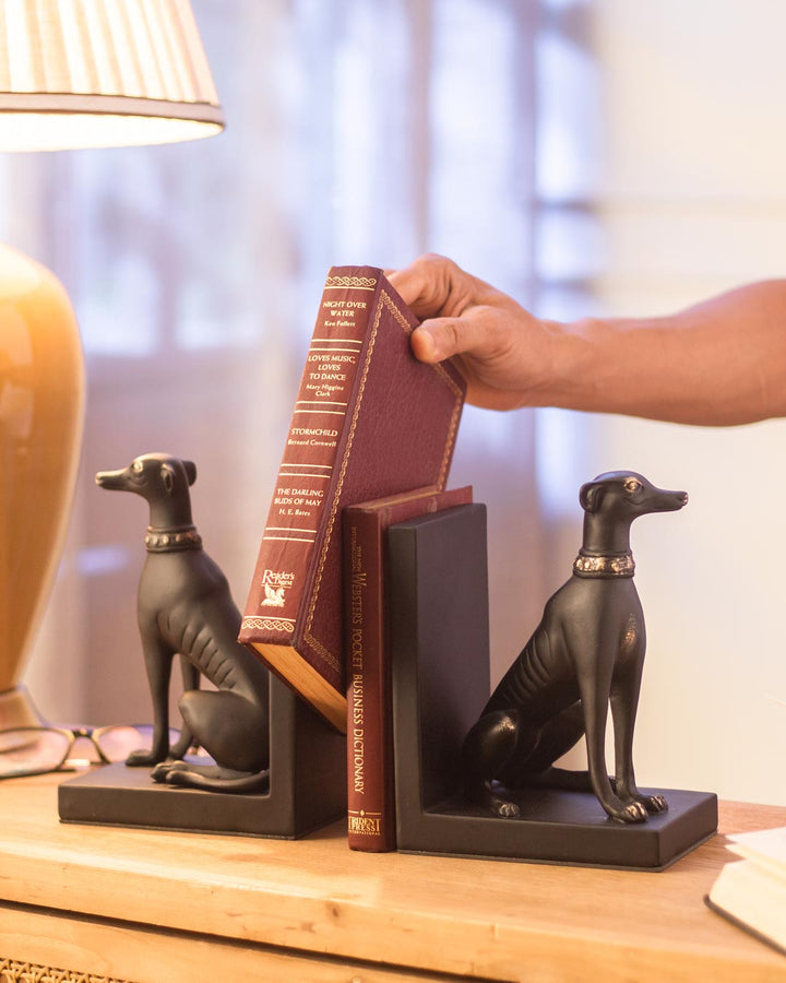 Stornfield | Watchdog-shaped Book Holder - Black