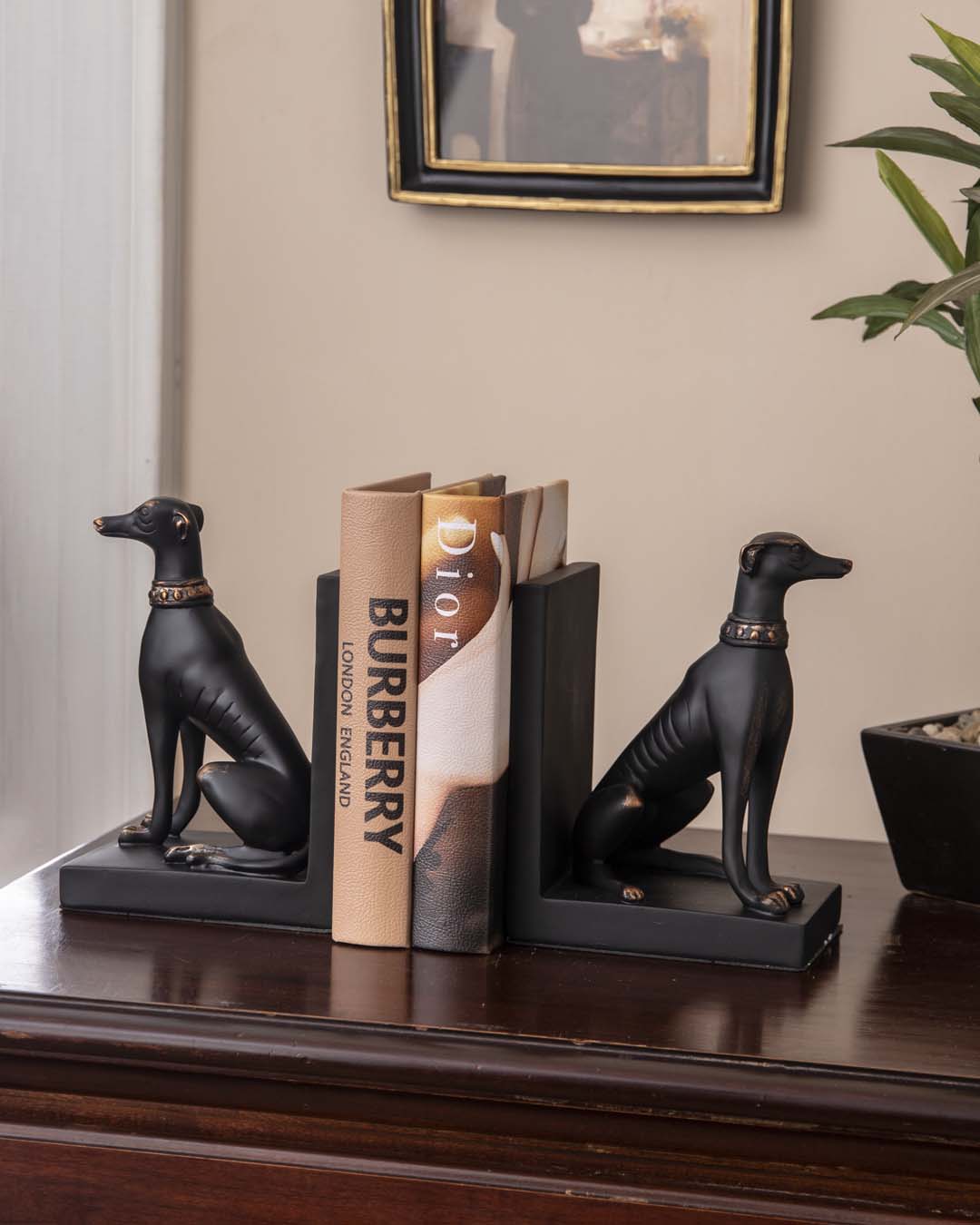 Stornfield | Watchdog-shaped Book Holder - Black