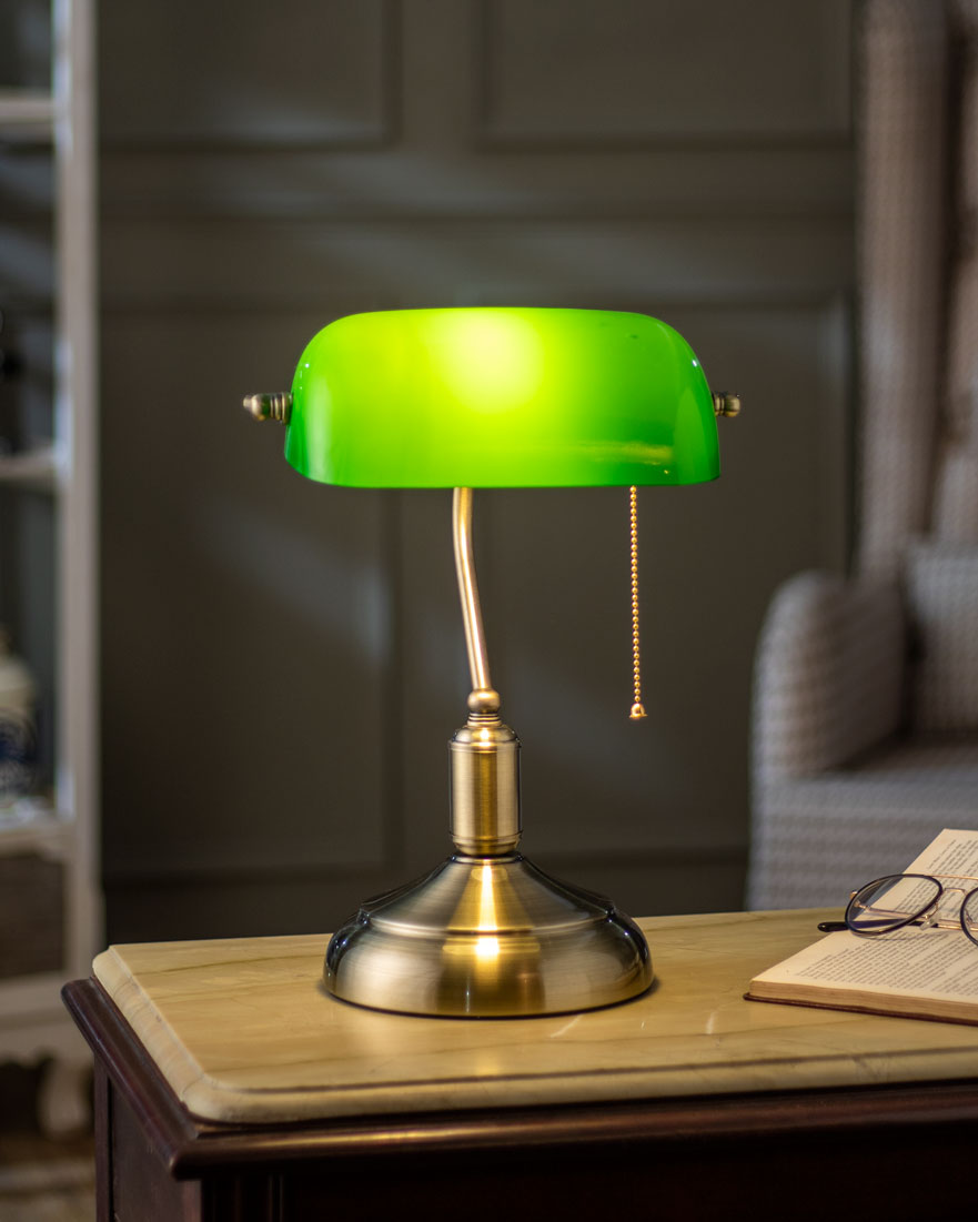 Stornfield | Classic Banker's Lamp