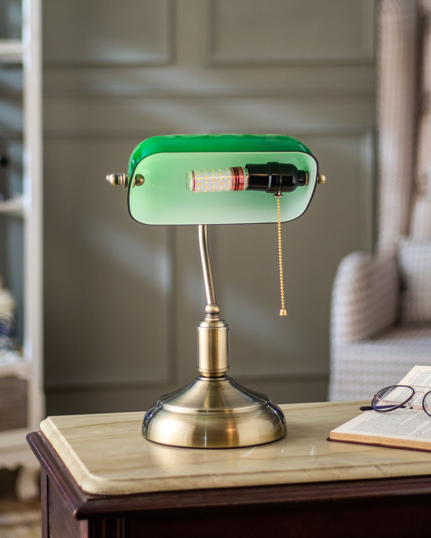 Stornfield | Classic Banker's Lamp