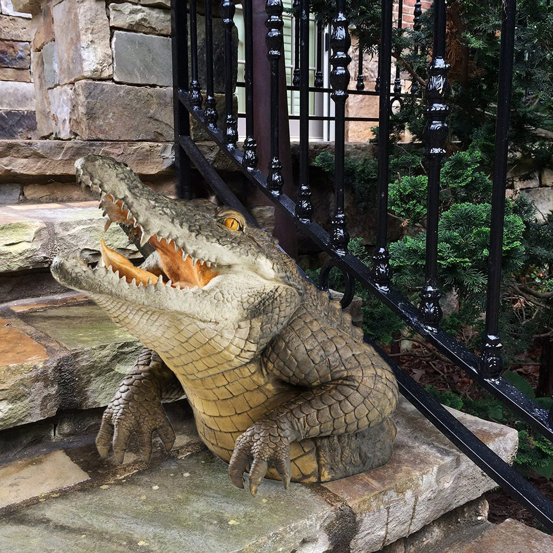 Stornfield | Garden Swamp Gator Statue