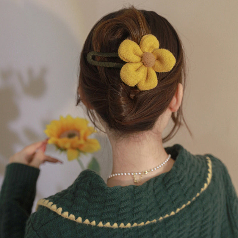 Elegant Plush Flower Hairpins Stornfield