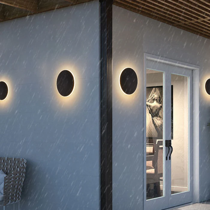 Elegant LED wall light for outdoor use - Minimalist round design | Stornfield