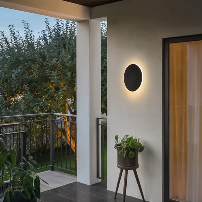 Elegant LED wall light for outdoor use - Minimalist round design | Stornfield