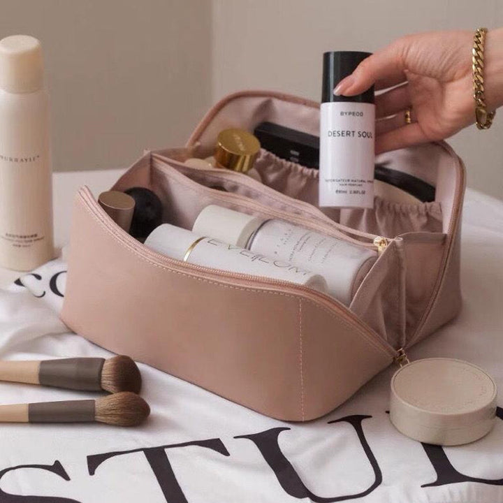 Portable leather travel cosmetic bag | Stornfield