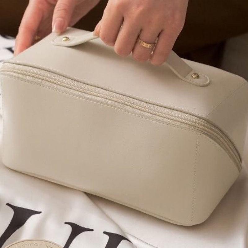 Portable leather travel cosmetic bag | Stornfield