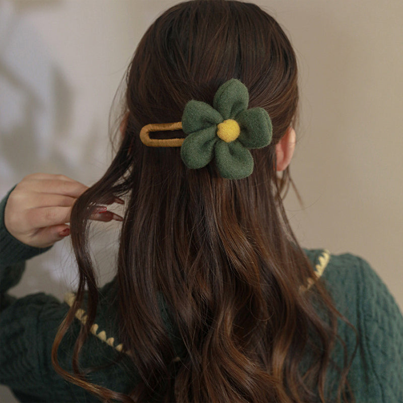 Elegant Plush Flower Hairpins Stornfield