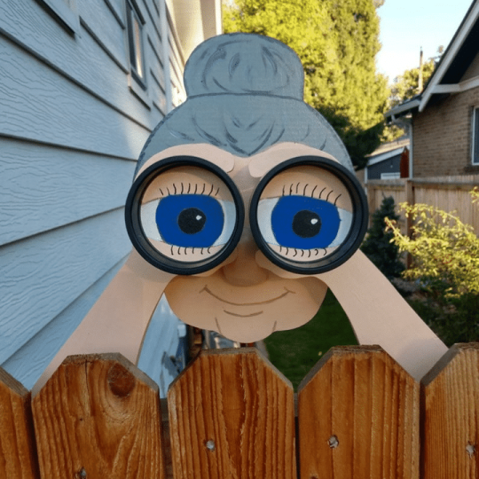 Stornfield | Fence Decoration Nosy Old Man and Lady Garden Yard Art