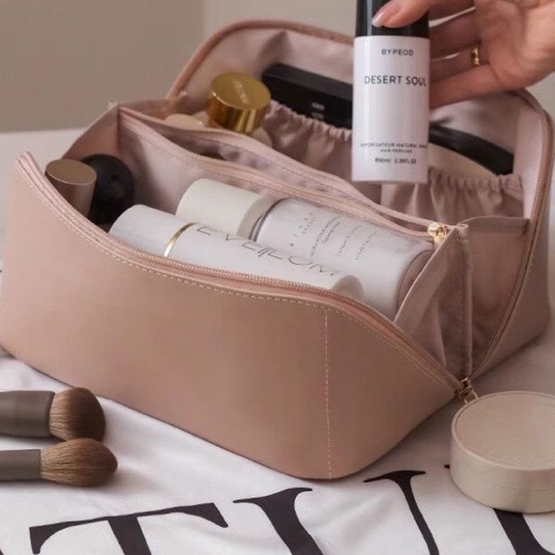 Portable leather travel cosmetic bag | Stornfield