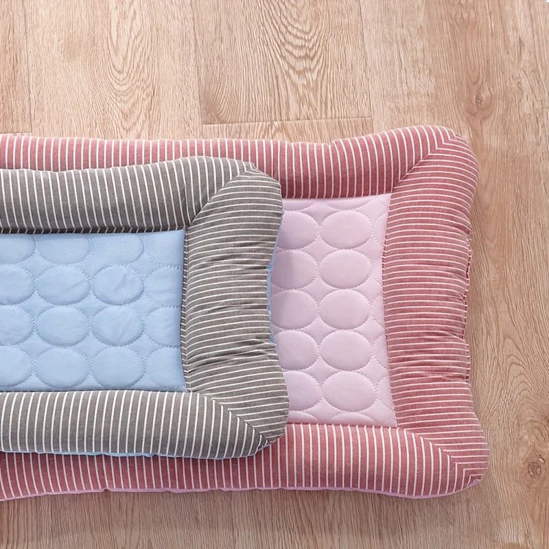 Cooling mat for pets with raised padded edge | Stornfield