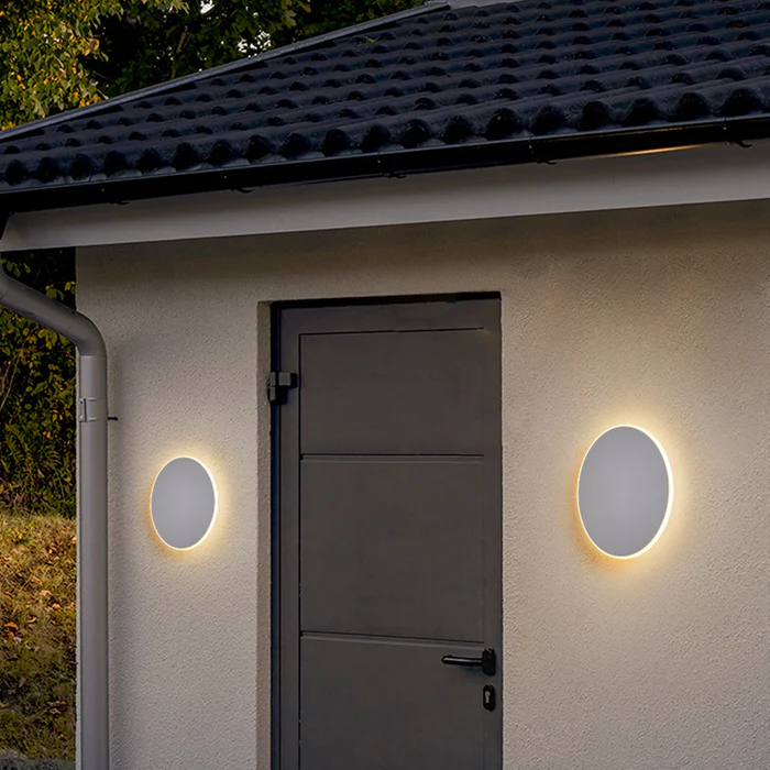 Elegant LED wall light for outdoor use - Minimalist round design | Stornfield