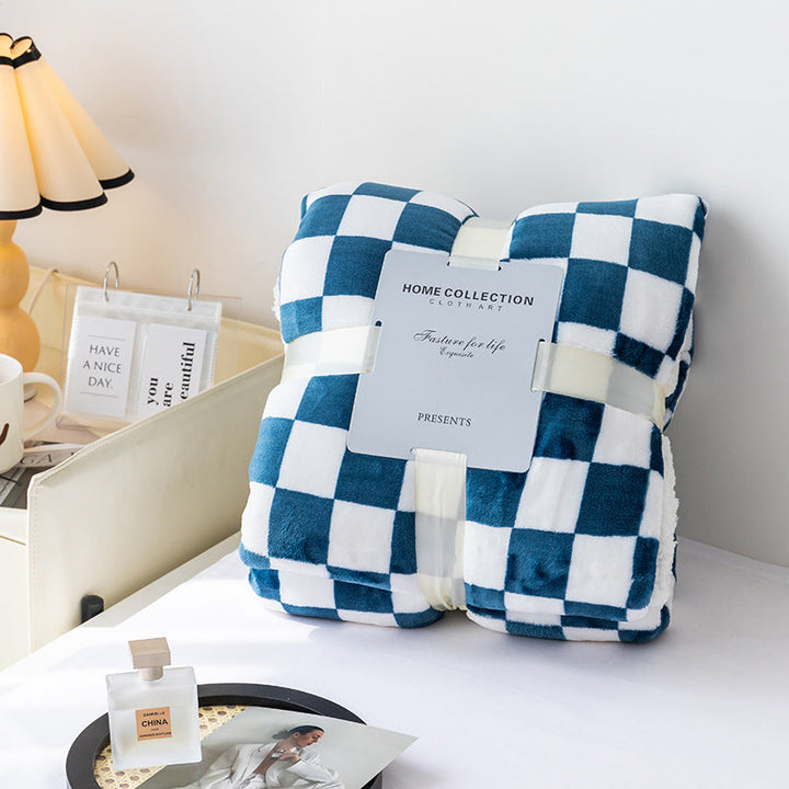 Stornfield | Stylish blanket in checkered pattern for your home