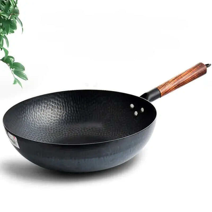 Authentic handmade iron wok – premium quality with wooden lid | Stornfield