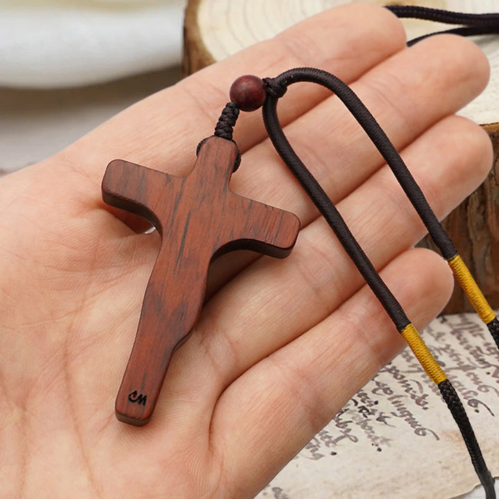 Stornfield | Pendentif Croix de Jésus en Bois