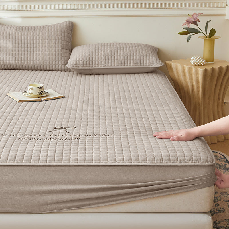 Cotton fitted sheet with quilting, butterflies