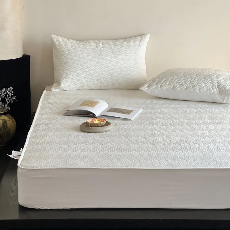 Cotton fitted sheet with padding