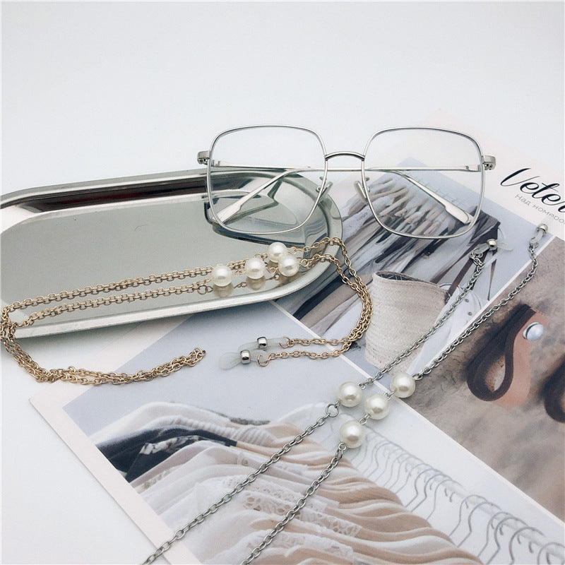 Elegant Pearl-Linked Eyewear Chain Stornfield