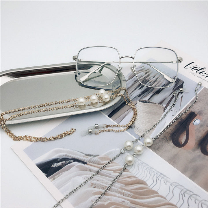 Elegant Pearl-Linked Eyewear Chain Stornfield