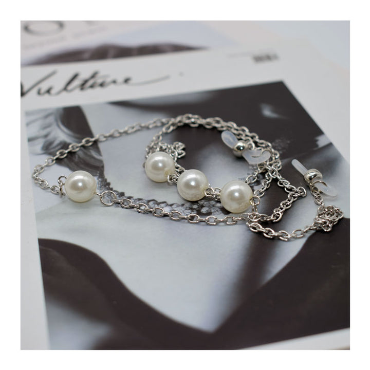 Elegant Pearl-Linked Eyewear Chain Stornfield