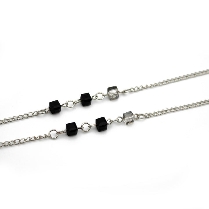 Fashionable glasses holder chain with elegant details Stornfield