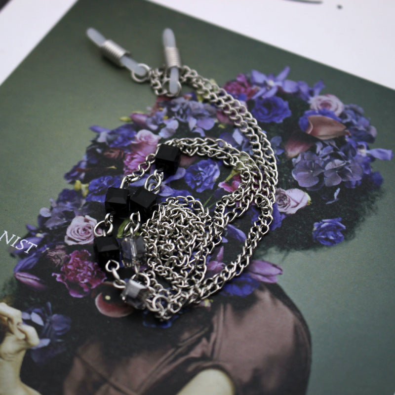 Fashionable glasses holder chain with elegant details Stornfield