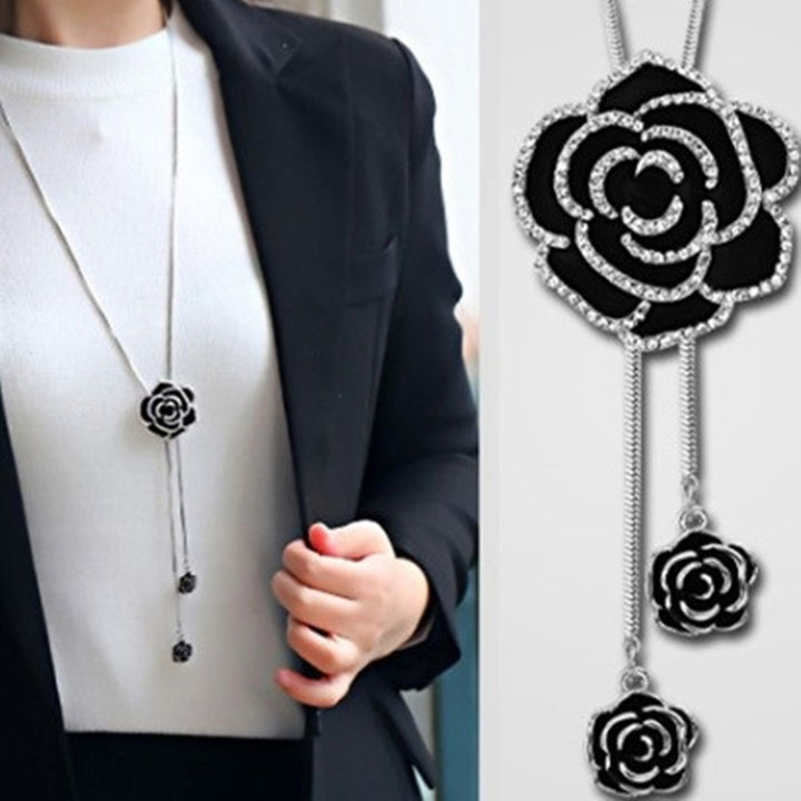 Floral Pendant Necklace Stornfield