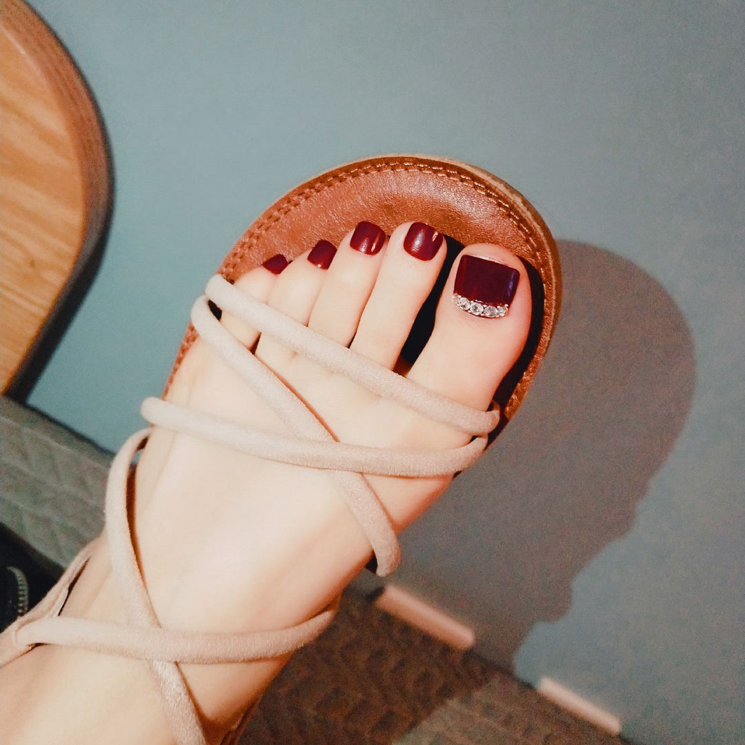 Artful toenails with elegant rhinestone decorations Stornfield