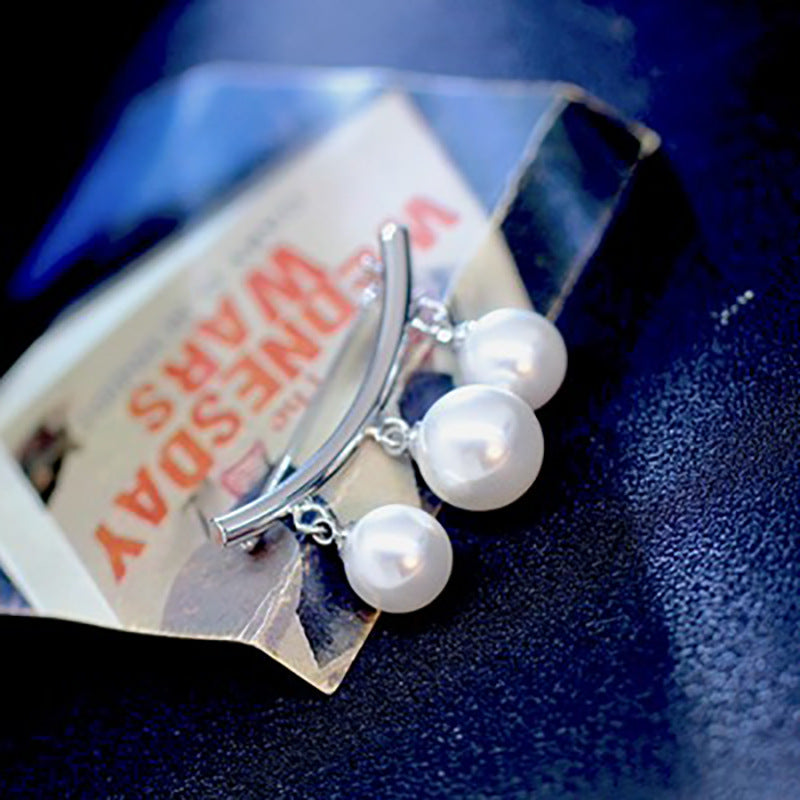Elegant Pearl Drop Brooch Stornfield