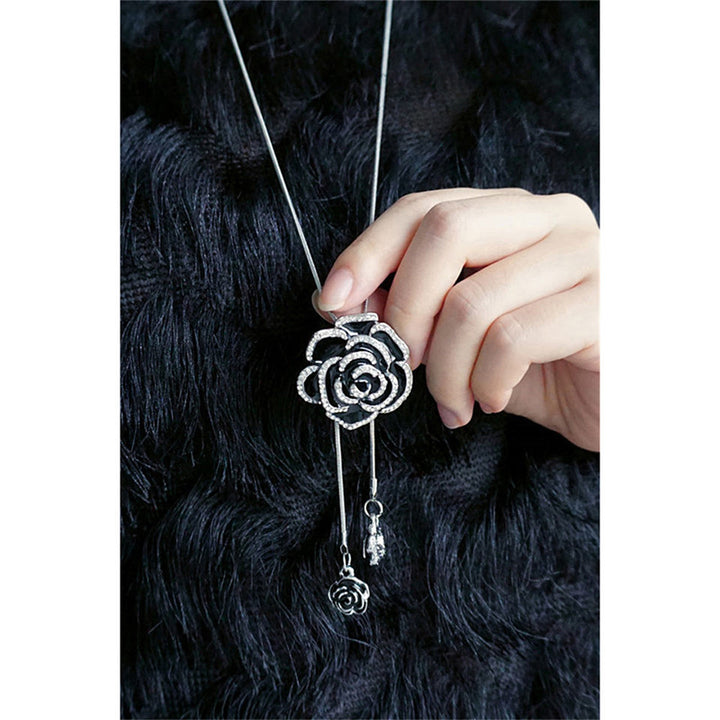 Floral Pendant Necklace Stornfield