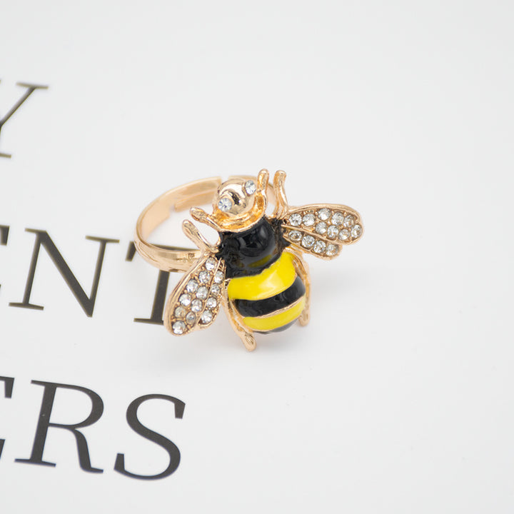 Decorative Bee-Inspired Statet Ring Stornfield
