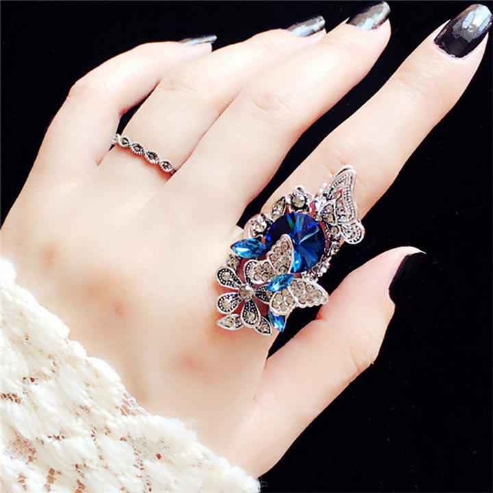 Elegant Leaf-Designed Adjustable Ring Stornfield