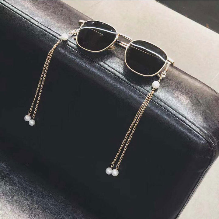 Elegant Triple Strand Pearl Eyewear Chain Stornfield