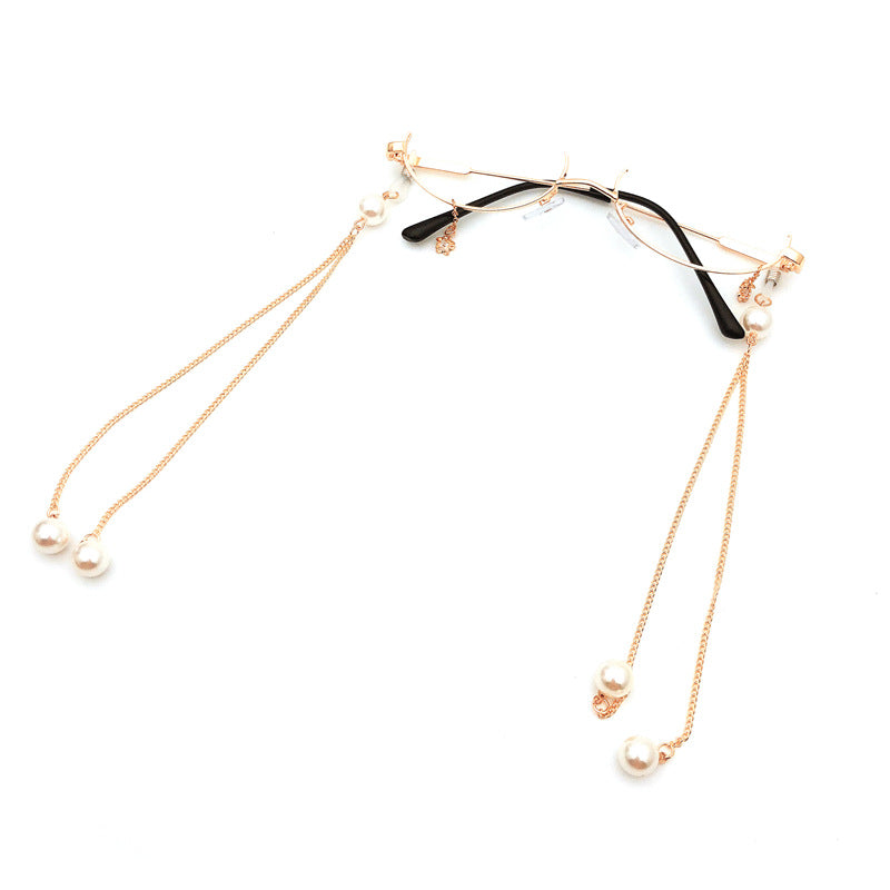 Elegant Triple Strand Pearl Eyewear Chain Stornfield