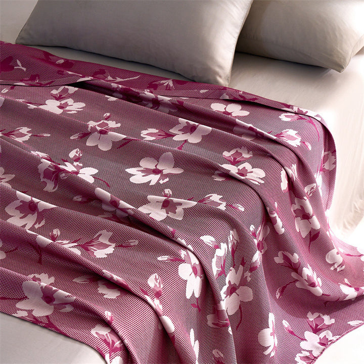 Cooling summer blanket made of lyocell fibers, lightweight