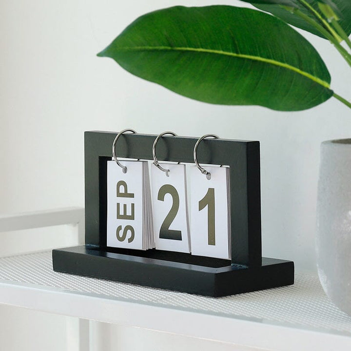 Dutch teak wood desk calendar | Stornfield