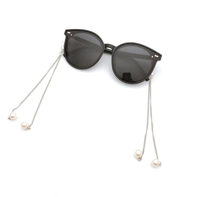Elegant Triple Strand Pearl Eyewear Chain Stornfield