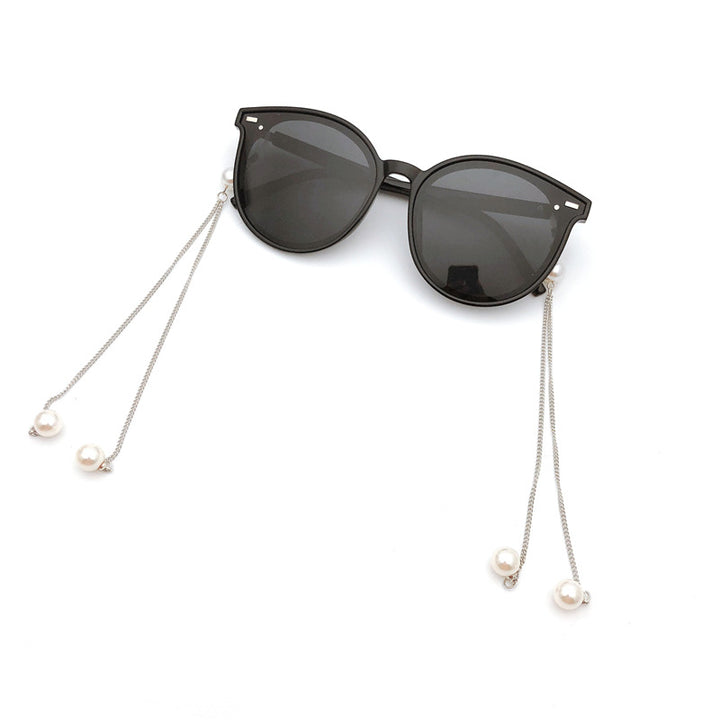 Elegant Triple Strand Pearl Eyewear Chain Stornfield