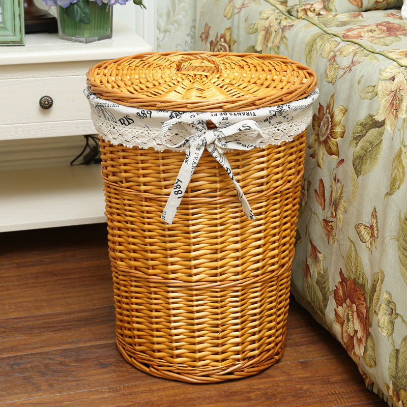 Women's laundry basket with decorative fabric lining and practical carrying handle Stornfield