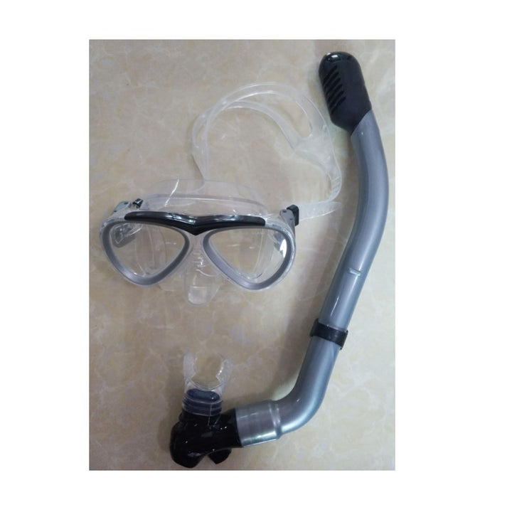 Diving mask with generous visibility and ergonomic design Stornfield