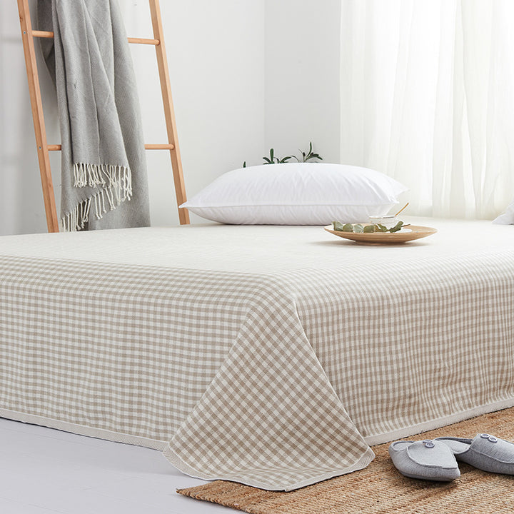 Decorative bedspread / coverlet made of cotton blend fabric with Vichy check