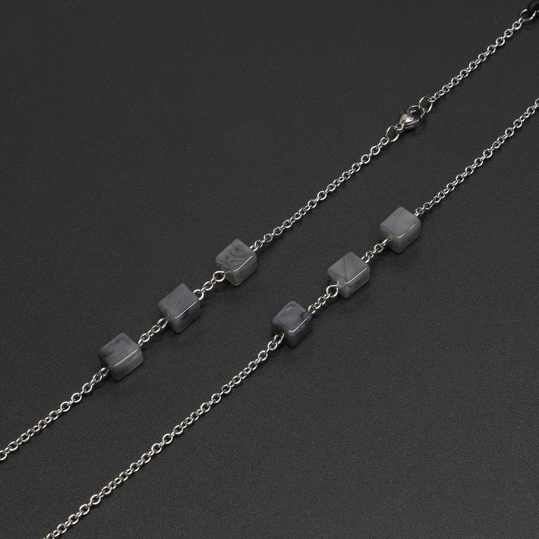 Elegant Bead Chain Eyewear Holder Stornfield
