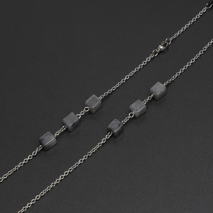 Elegant Bead Chain Eyewear Holder Stornfield