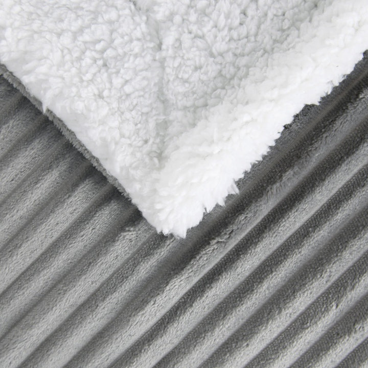 Women's ultra-soft plush blanket with contrasting reversible design Stornfield