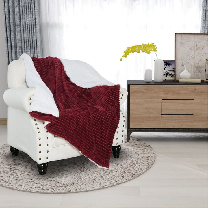 Women's ultra-soft plush blanket with contrasting reversible design Stornfield