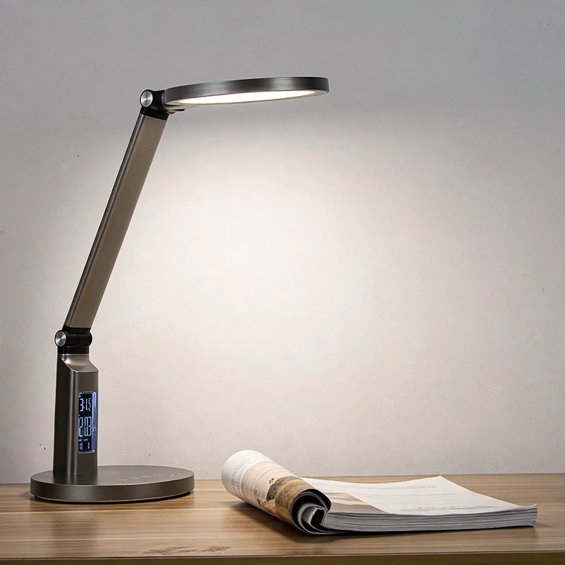 Full spectrum desk lamp for students
