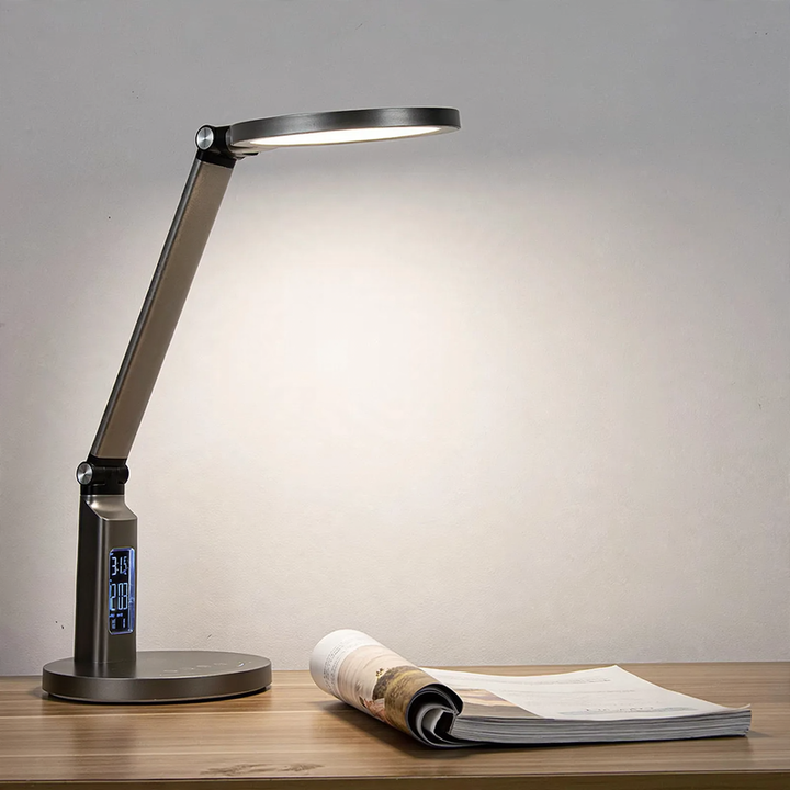 Full spectrum desk lamp for students