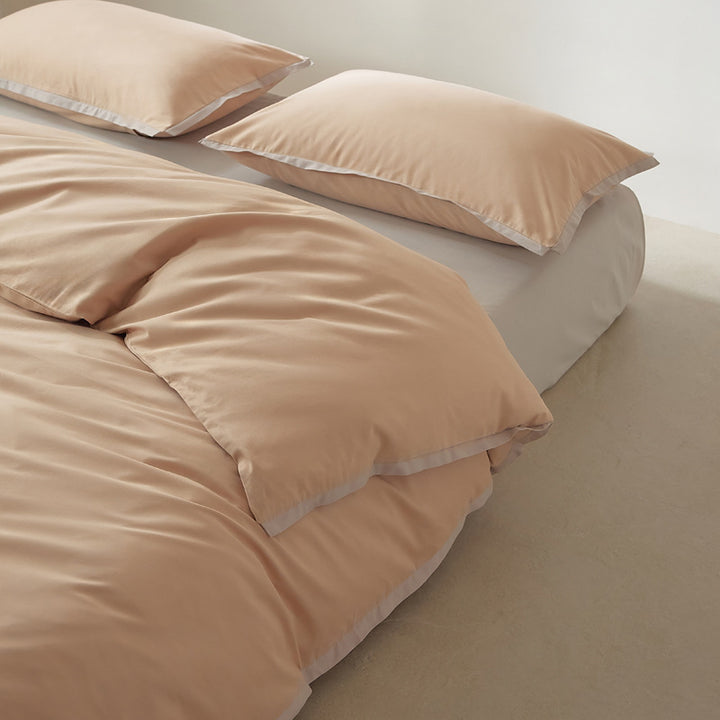 Long-staple cotton bedding with flange finish