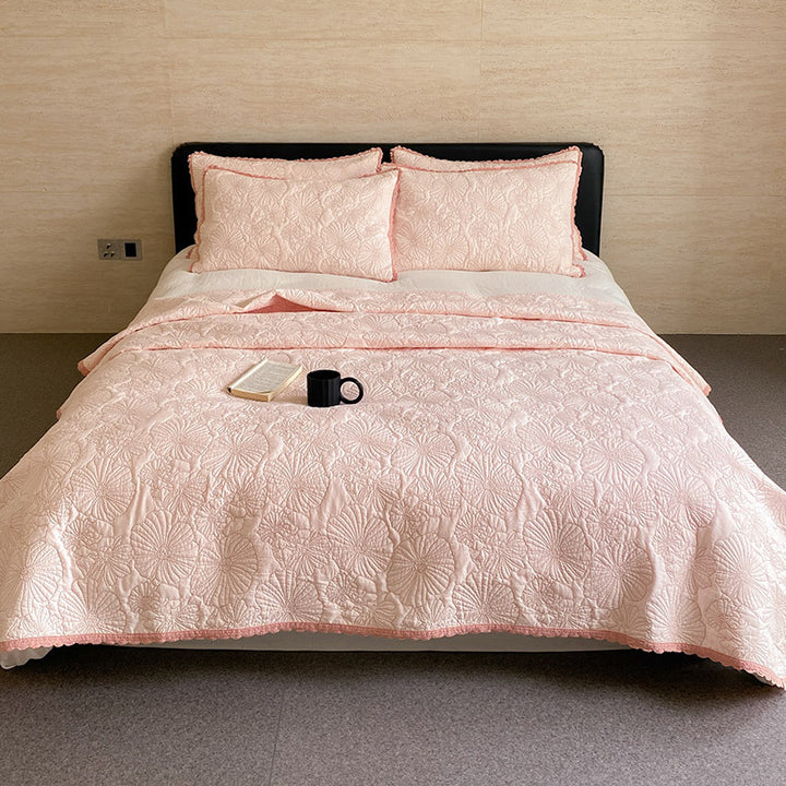 Cotton bedspread, quilted, with floral pattern