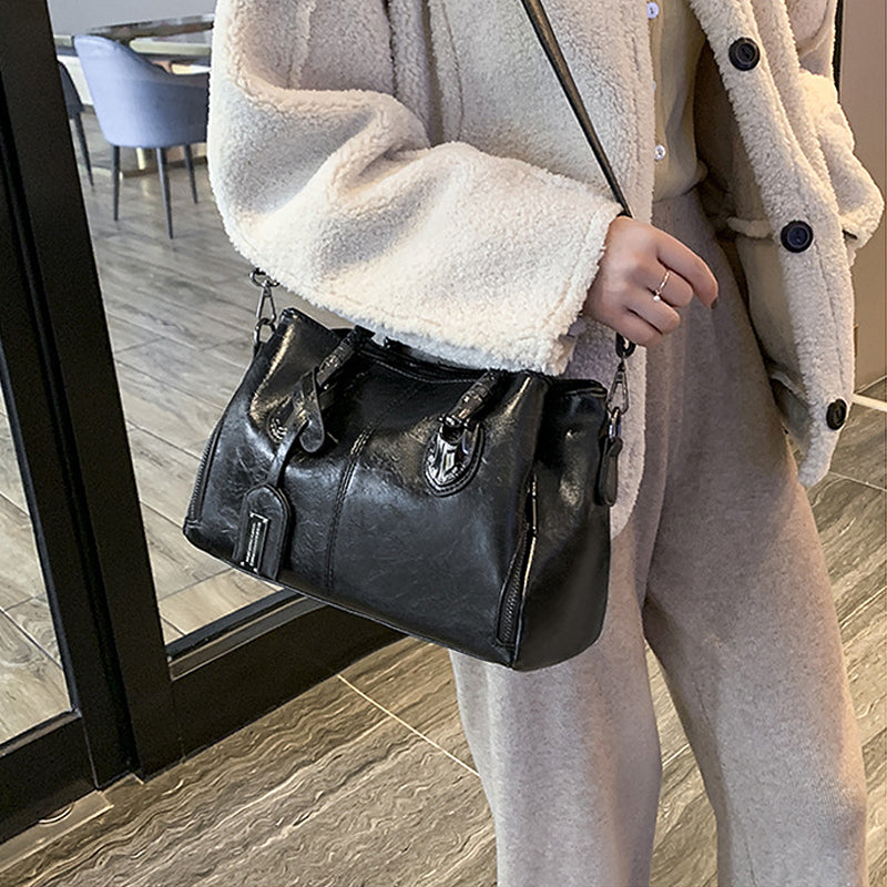 New handbags made of oil wax leather Boston, large tote bag made of soft leather | Stornfield