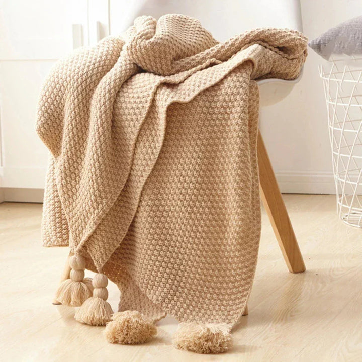 Stornfield | Knitted Wool Blanket with Fringes - NordicCozy